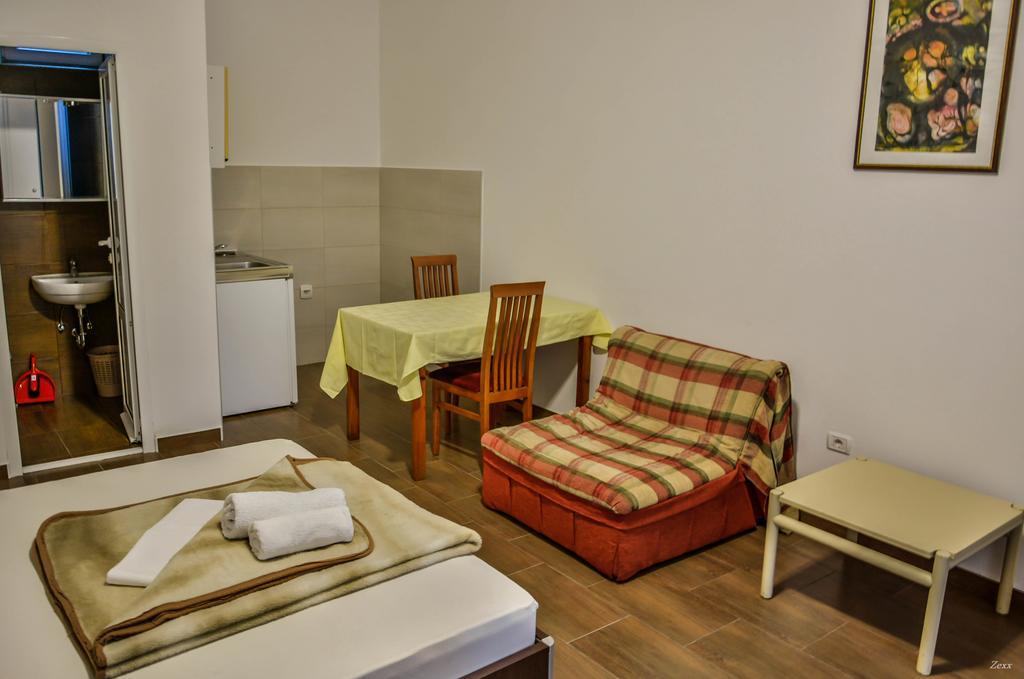 Apartments Drobni Pijesak Petrovac 外观 照片