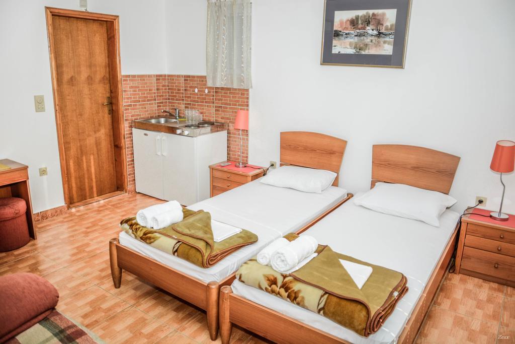 Apartments Drobni Pijesak Petrovac 外观 照片