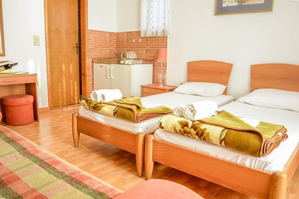 Apartments Drobni Pijesak Petrovac 外观 照片