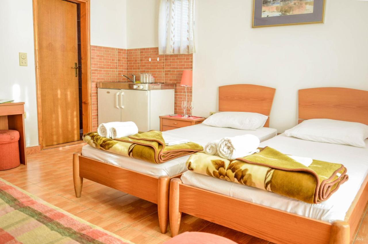 Apartments Drobni Pijesak Petrovac 外观 照片